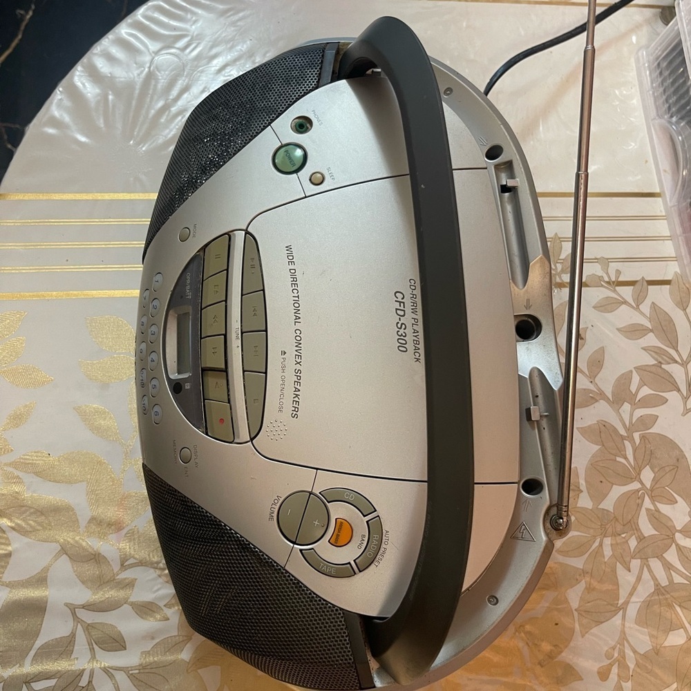 Sony CFD-S300 AM FM Radio CD Player Cassette Recorder Boombox Working Condition - Picture 7 of 13